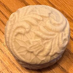 Porcelain stamp box
